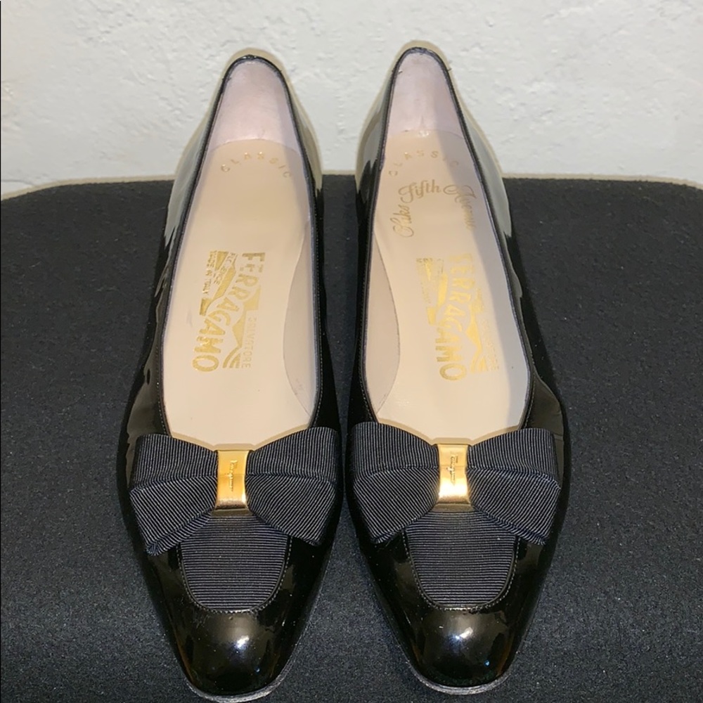 Salvatore Ferragamo Classic loafers w/block heel!